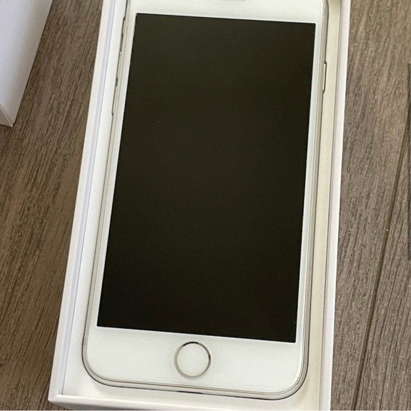 Apple iPhone SE 64GB Unlocked - White